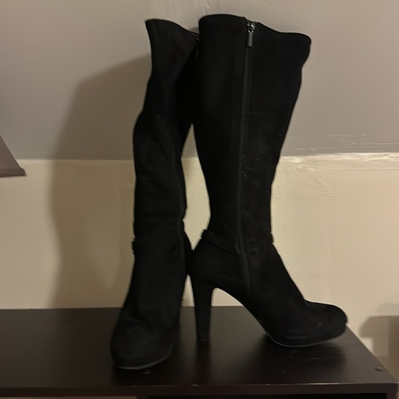 Black, faux suede Impo stretch boot, size 8.5 - Picture 3 of 5